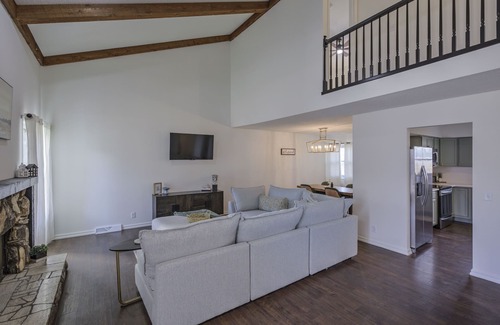 Millard House | HOMaha@Walnut Grove-full home w/playroom!