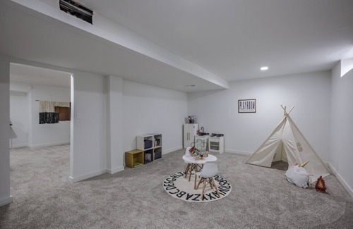 Millard House | HOMaha@Walnut Grove-full home w/playroom!
