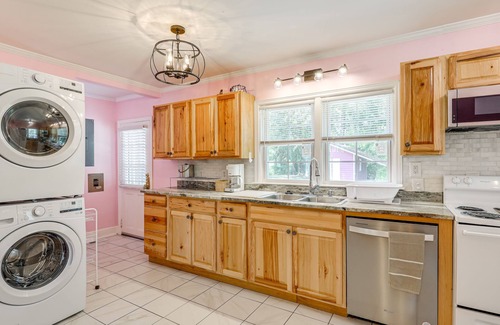 Conway House | Home 1 Mi to Dtwn Conway: Great for Beach Days!