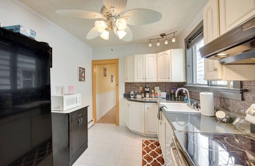 Mount Carmel House | Home 13 Mi to Knoebels Amusement Resort