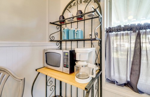 Litchfield House | Home < 3 Mi to Rte 66 & Lake Lou Yaeger!