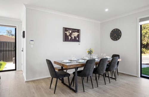 Mitchell Park Apartment | Home Abroad - 3BR with Dedicated Workspace