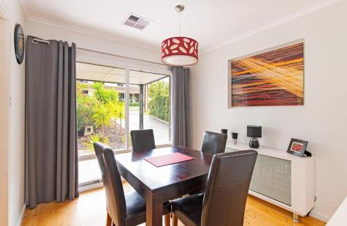 Tea Tree Gully House | Home among the Gum Trees - free wine