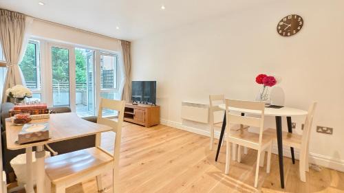 Island Gardens Apartment | Home at Lees!