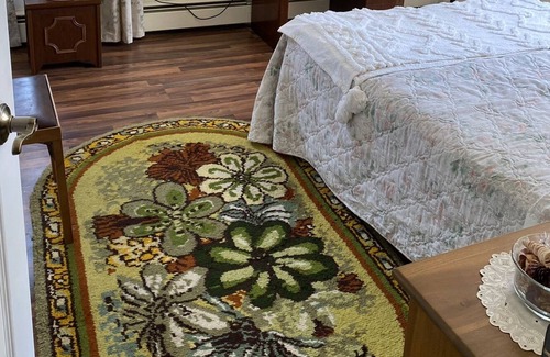 Bath House | Home away from home, charming ranch within 10 minutes from MSU campus.