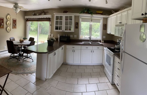 Bath House | Home away from home, charming ranch within 10 minutes from MSU campus.