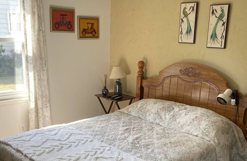 Bath House | Home away from home, charming ranch within 10 minutes from MSU campus.