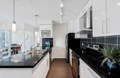 Crosstown Condo | Home Away From Home 2BR condo in Stadium District