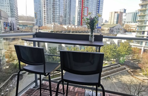 Crosstown Condo | Home Away From Home 2BR condo in Stadium District