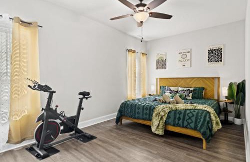 Athens House | Home Away From Home - 2 King Beds - Walk to UGA & DT