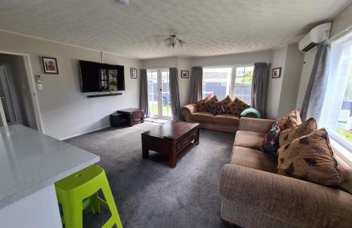 Upper Hutt House | Home away from home 4 bedroom 2 bathrooms