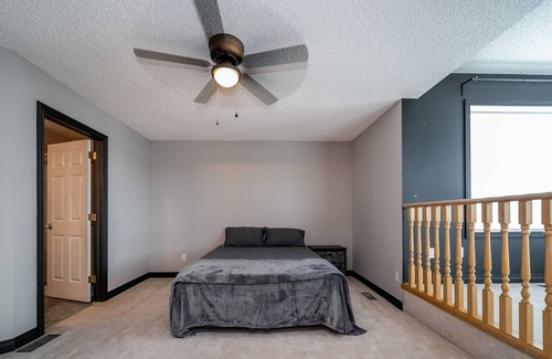 Northwest Edmonton House | Home Away From Home 5 Bed 3.5 Bath - Fast Wi-Fi