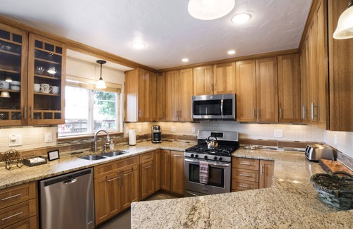 Carbondale House | Home Away From Home, backyard Oasis, walk to dwtn, Hot Tub, 25mi. to Aspen