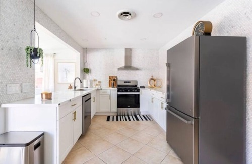 East Hemet House | Home away from Home! By WearehomeIE
