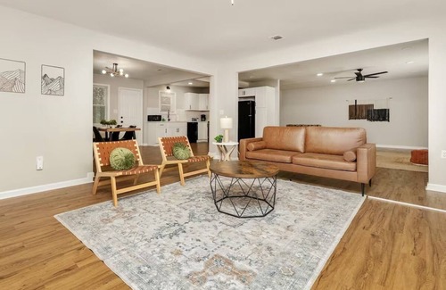 Houston County House | Home away from Home: Charming 3-bedroom house in delightful Bonaire with AC WiFi