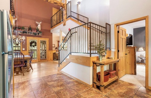 Branson Theater District Cabin | Home-Away-From-Home! Cozy Log Cabin with Fireplace & Balcony near Shows