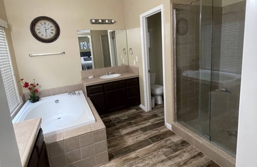 Fresno House | Home away from home: Family friendly with comfy beds and a relaxing atmosphere
