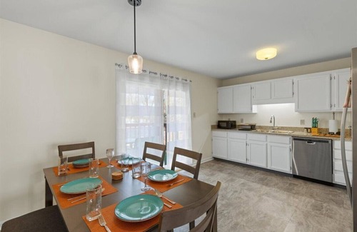 Frederick House | Home Away From Home Getaway 7mins to Downtown & More