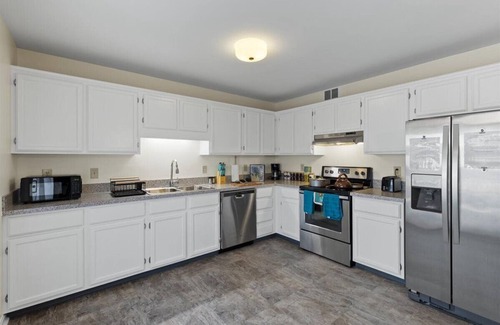 Frederick House | Home Away From Home Getaway 7mins to Downtown & More