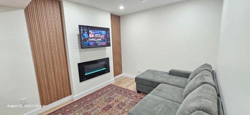 West Edmonton Apartment | Home away from home in Edmonton - Entire Basement