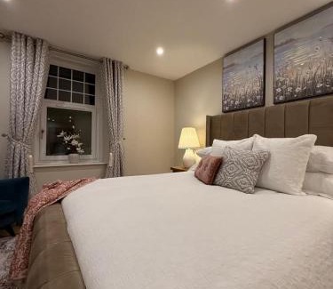 Glasgow Apartment | Home away from home in Glasgow - Free Street Parking