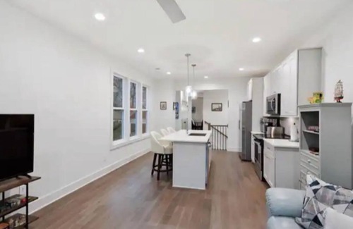 East Atlanta House | Home away from Home in the heart of E. Atlanta. Enjoy a comfortable & quiet stay
