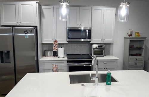 East Atlanta House | Home away from Home in the heart of E. Atlanta. Enjoy a comfortable & quiet stay