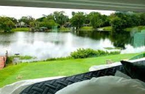 Tonasket House | Home away from home on the lake