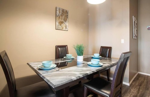 North Central Edmonton Apartment | Home Away from Home Peaceful Gateway Wifi,UGprkg