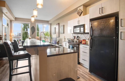 North Central Edmonton Apartment | Home Away from Home Peaceful Gateway Wifi,UGprkg