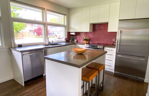 South Pandosy House | Home away from home ✮ Short walk to lake