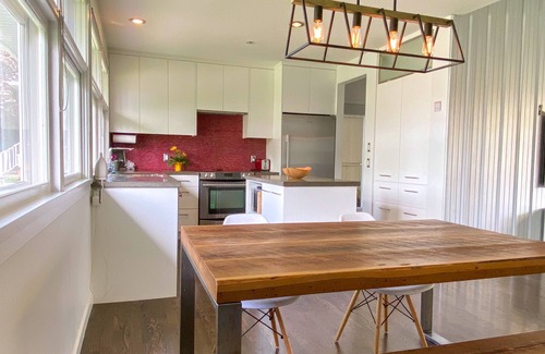 South Pandosy House | Home away from home ✮ Short walk to lake