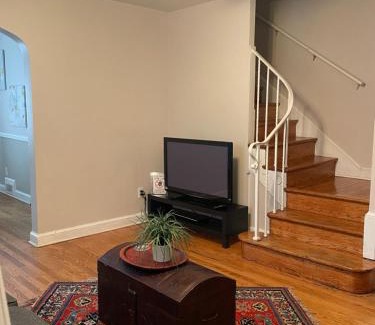 Southeast Apartment | Home Away from Home Stay - 2 Bedroom,1 Bathroom - Near Capitol Hill