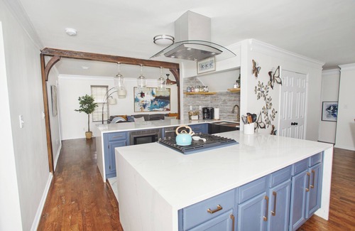 Johns Creek House | Home Away From Home! Johns Creek, 4BD, Sleeps 8, Chef's Kitchen, Office, Garage!