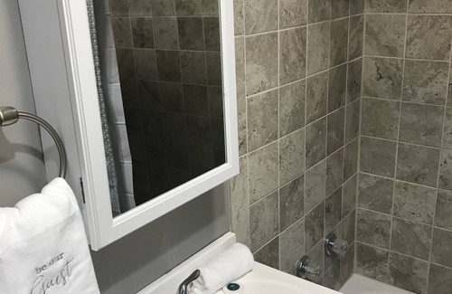 Forest Park House | "Home away from Home" 10 mins from Airport!!!