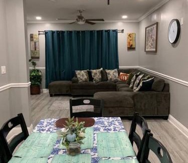 Niagara Falls House | Home Away From Home on LaSalle - 3 bd 2 bth Slps 6
