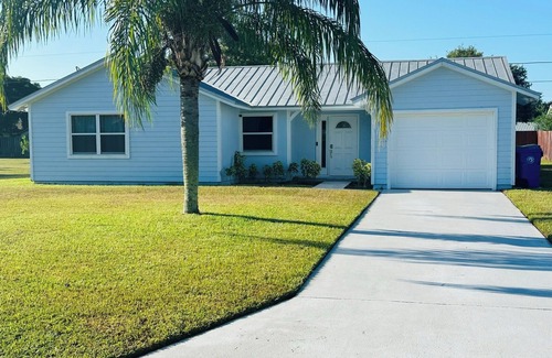Florida Ridge House | Home Away From Home!