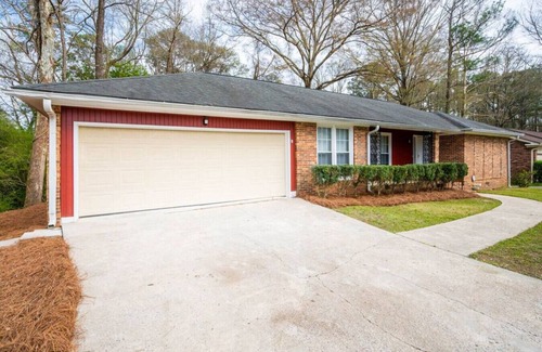Macon House | Home Away From Home · Where Luxury Meets Comfort