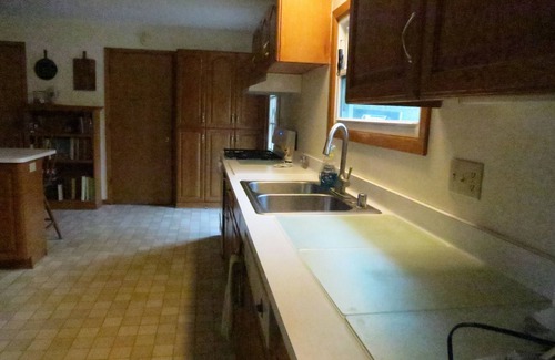 Brookfield House | Home Away From HomenQuiet surroundingsn15 minutes from downtown Milwaukee