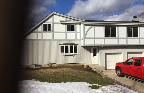 Brookfield House | Home centrally located for either Milwaukee or Waukesha Country