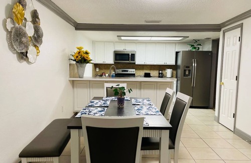 West Lealman House | Home Close to Saint Pete Pier Quiet Spacious