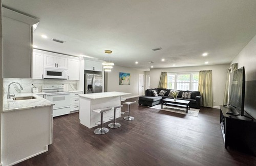 St. Petersburg - Clearwater House | Home Close to Saint Pete Pier new Spacious
