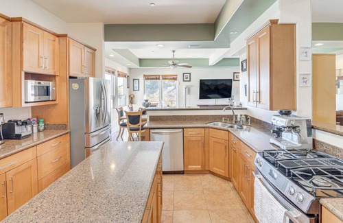 Thousand Oaks House | Home Close to Trails & Shopping in Thousand Oaks!