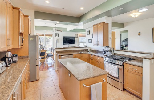 Thousand Oaks House | Home Close to Trails & Shopping in Thousand Oaks!