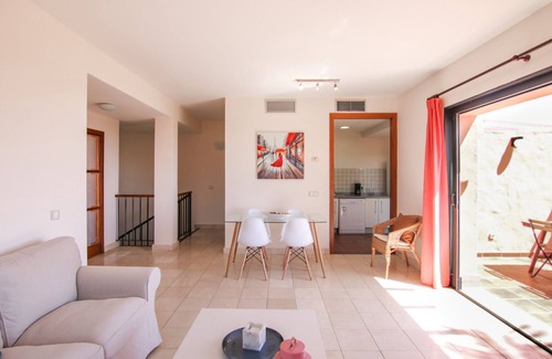 Salobre Villa | HomeForGuest Salobre Villa, 5PAX, WIFI, POOL, GREAT VIEWS