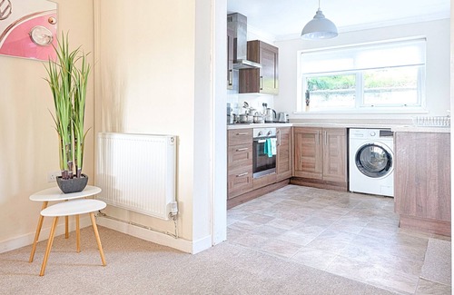 Landore House | Home from home 4 bed house in central Swansea