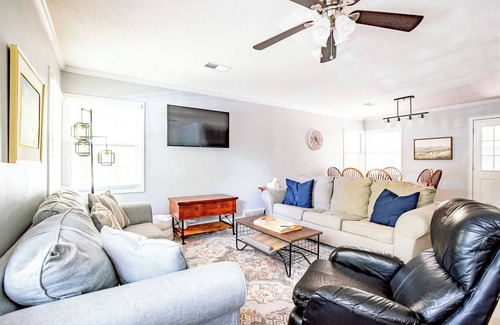 Audubon Park House | Home Gym | TV in all BRs | Walk-in Shower