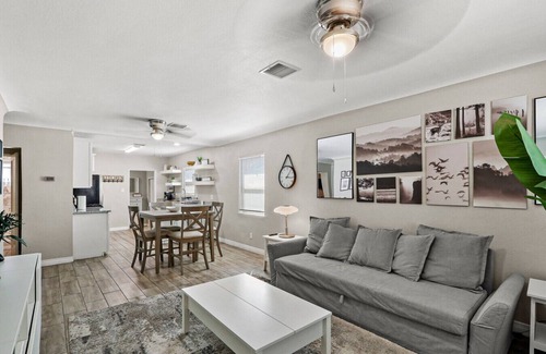 El Paso House | Home in central El paso/Medical Ctr of Americas