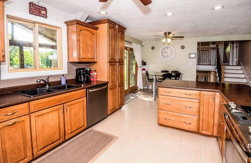Dowagiac House | Home in Dowagiac with private pool