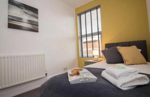 Walkden House | Home in Eccles Salford Price Reduction on long term bookings